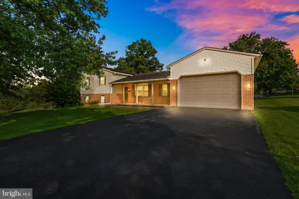 523 Colonial Crescent Dr, LITITZ, PA 17543
