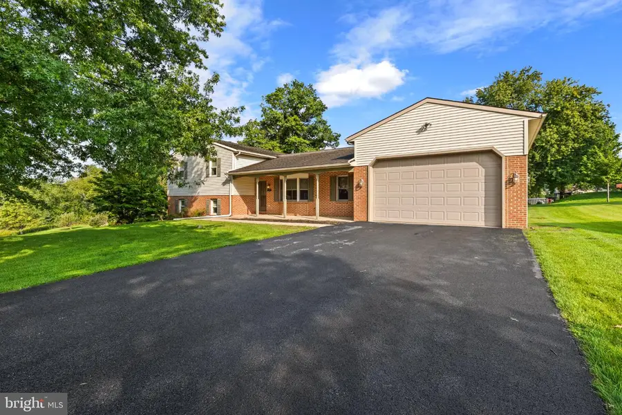 523 Colonial Crescent Dr, Lititz, PA 17543 - #2