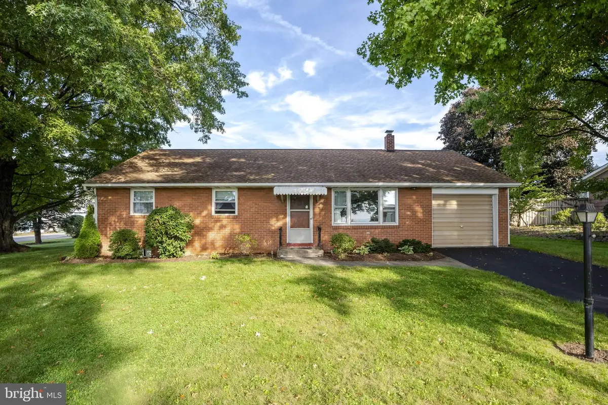 389 W Lexington Rd, Lititz, PA 17543 - #1