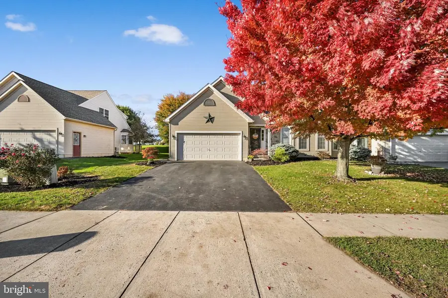 4195 Green Park Dr, Mount Joy, PA 17552 - #2