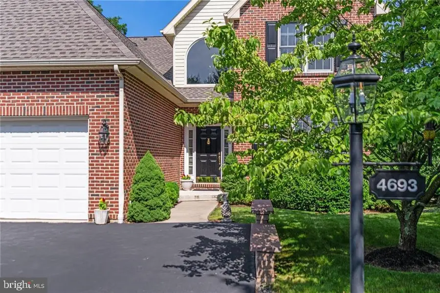 4693 Pinehurst Cir, Center Valley, PA 18034 - Image #2