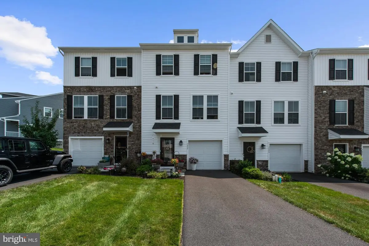 7555 Clayton Ave, Coopersburg, PA 18036 - Image #1