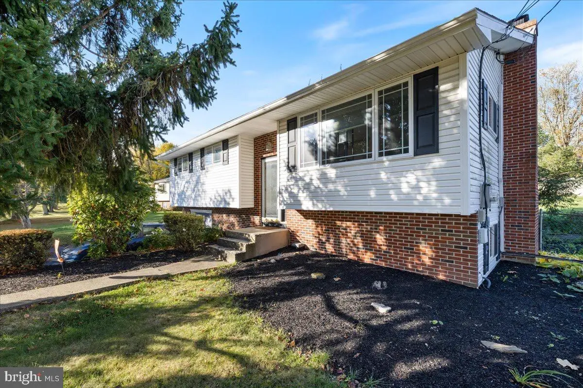 7512 S Main St, Coopersburg, PA 18036 - Image #1