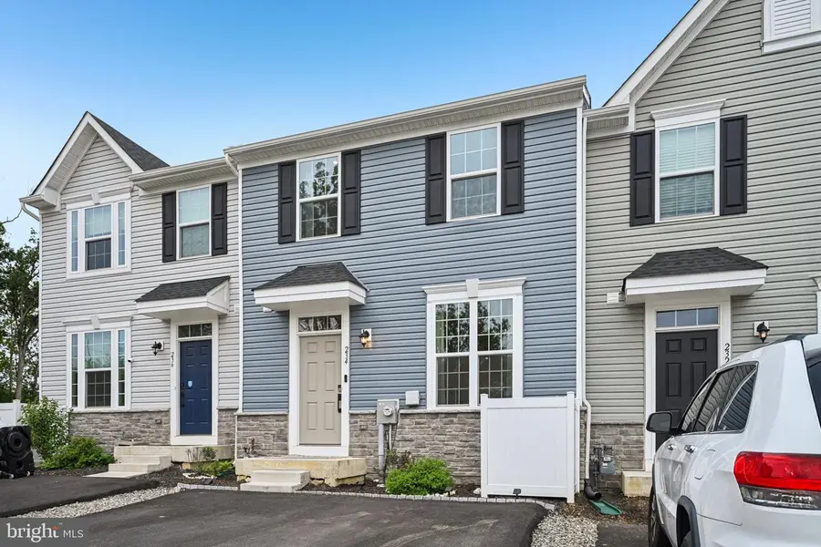 234 Ashton Ct, Catasauqua, PA 18032 - Image #2