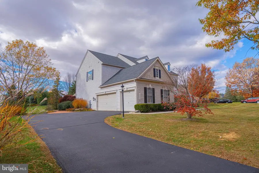 2252 Eldemere Cir, Macungie, PA 18062 - Image #3