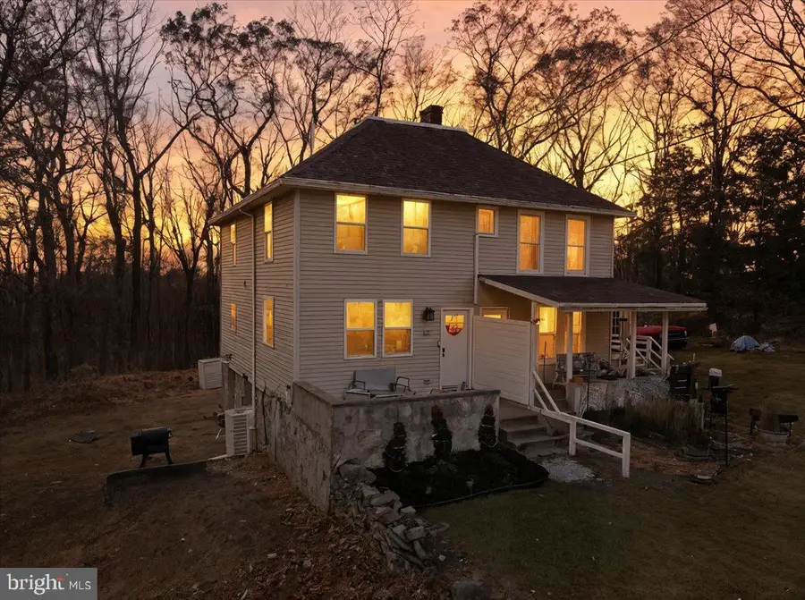 503 Mountain Top Ln, Allentown, PA 18103 - Image #2