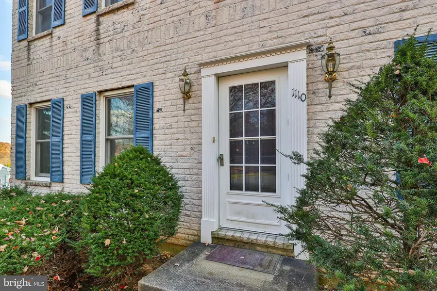 1110 Greenbriar Ln, Laurys Station, PA 18059 - Image #2