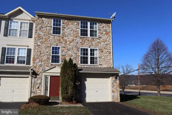 4039 Tournament Ct, CENTER VALLEY, PA 18034