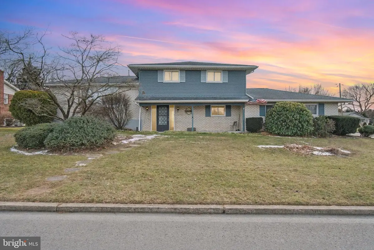 235 Circle Dr, Catasauqua, PA 18032 - Image #1