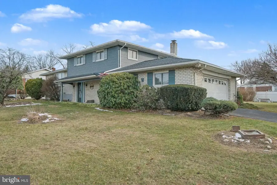 235 Circle Dr, Catasauqua, PA 18032 - Image #2