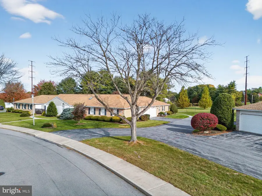 5743 Whitemarsh Dr, Macungie, PA 18062 - Image #2