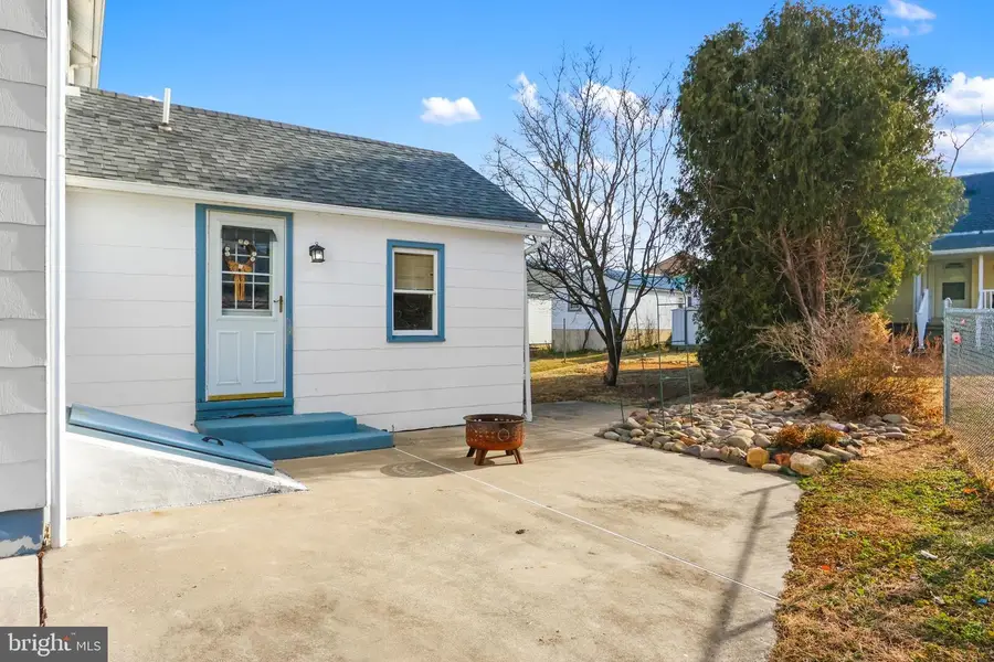 38 E 2nd St, Alburtis, PA 18011 - #3