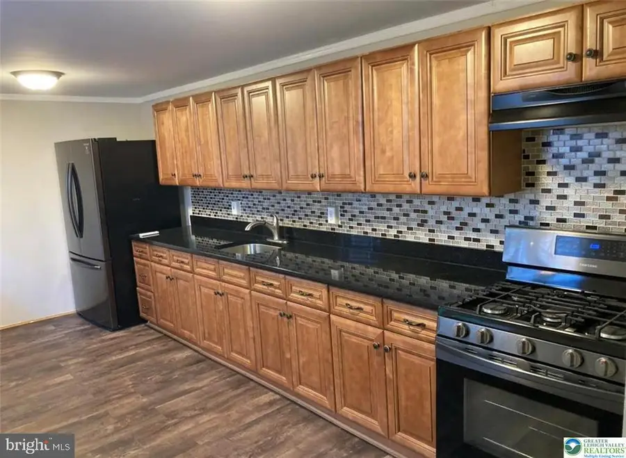 335 N 9th St, Allentown, PA 18102 - #3