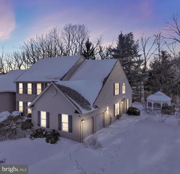 2073 Rolling Meadow Dr, MACUNGIE, PA 18062