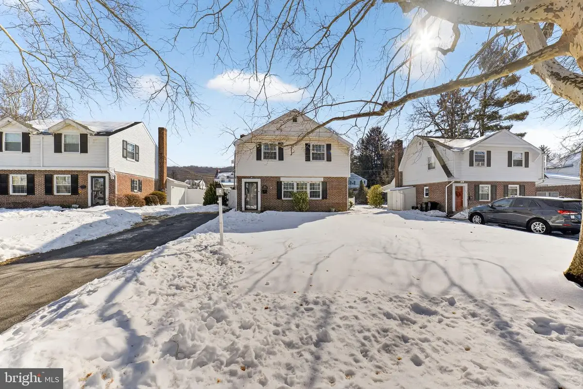 926 Buttonwood St, Emmaus, PA 18049 - #1