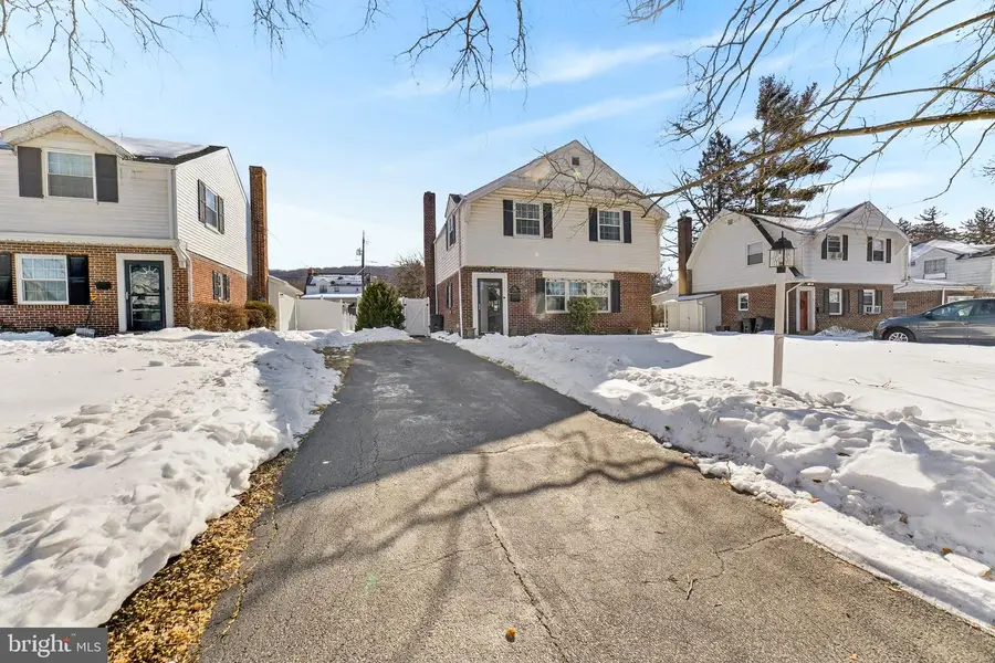 926 Buttonwood St, Emmaus, PA 18049 - #2