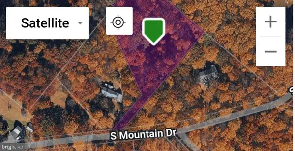 4825 S Mountain Dr, EMMAUS, PA 18049