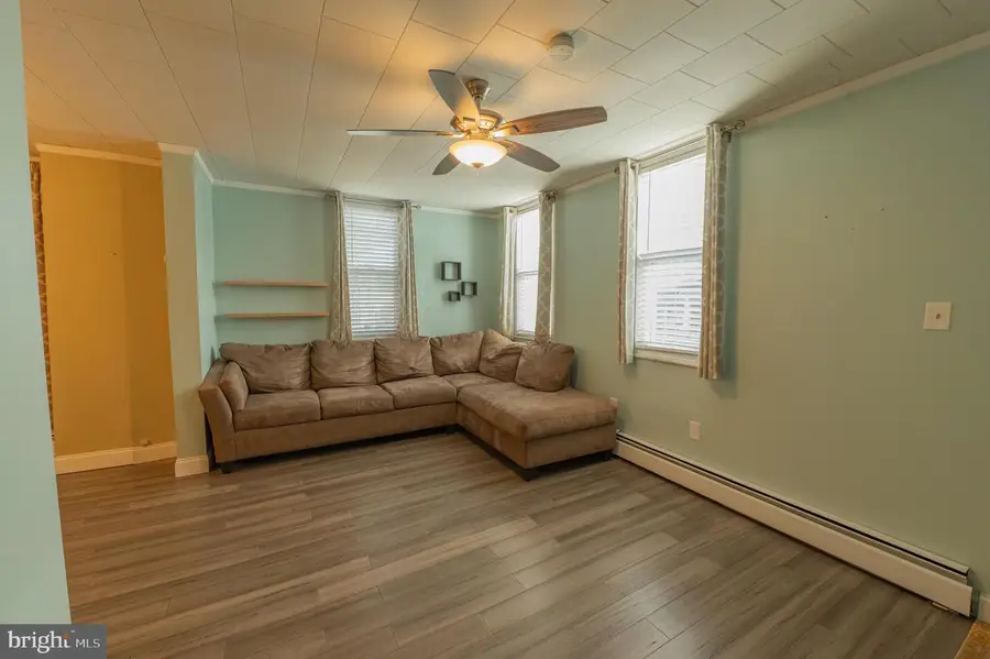 343 Broad St, Emmaus, PA 18049 - #2