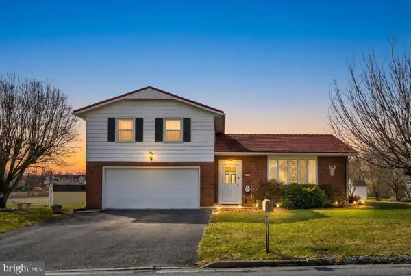 4872 Main St, WHITEHALL, PA 18052