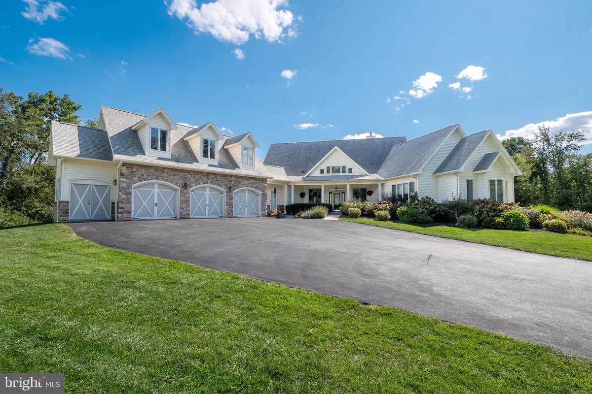 6410 Sweetbriar Ln, Zionsville, PA 18092 - #1