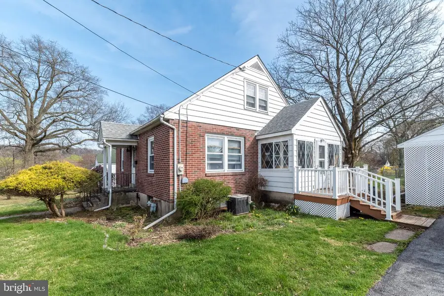 520 Thomas St, Coopersburg, PA 18036 - #2