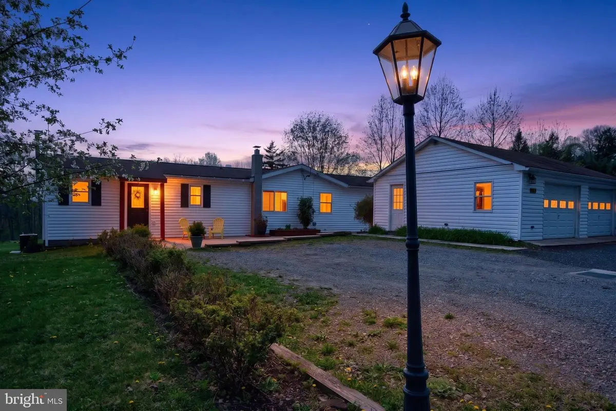 7341 Carls Hill Rd, Zionsville, PA 18092 - #1