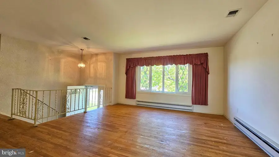 524 E Tioga St, Allentown, PA 18103 - #3