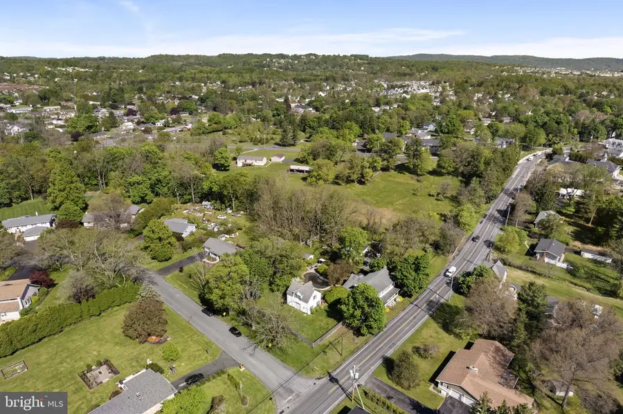 7458 S Main St, Coopersburg, PA 18036 - #2