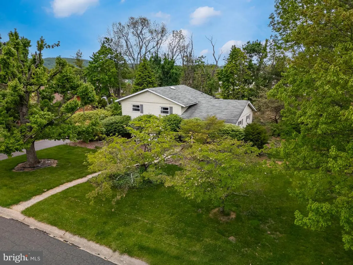 5131 Fairlawn Rd, Center Valley, PA 18034 - #1