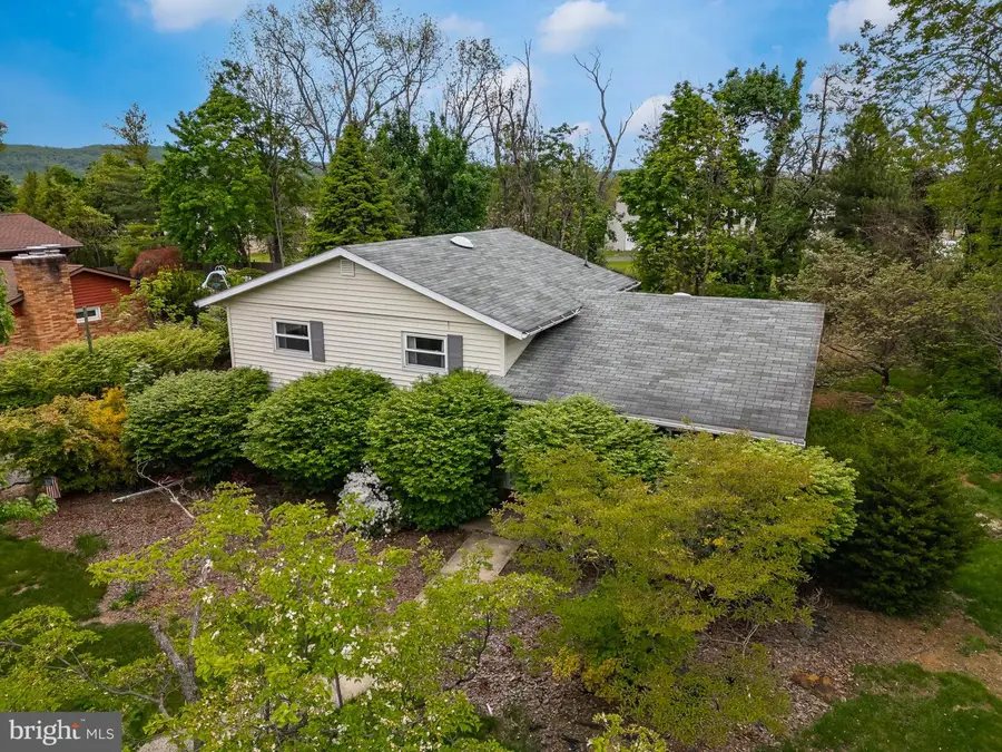 5131 Fairlawn Rd, Center Valley, PA 18034 - #2