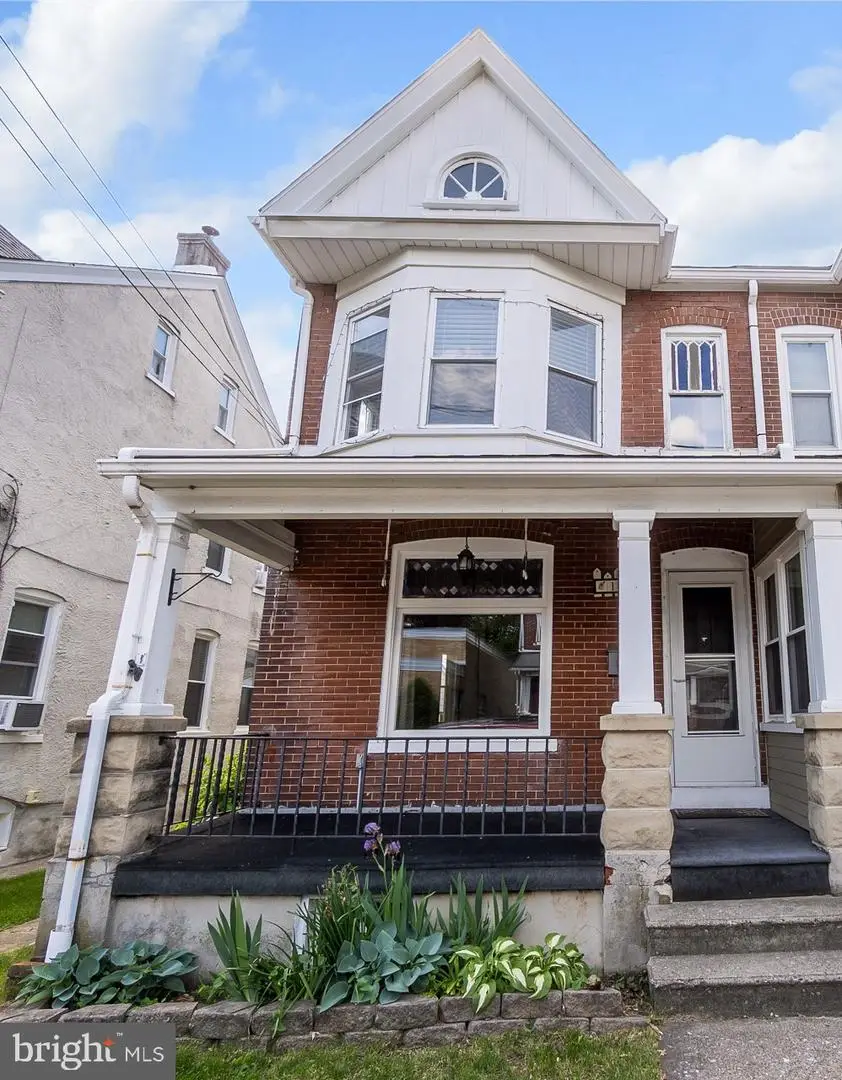 118 N 5th St, Emmaus, PA 18049 - #1