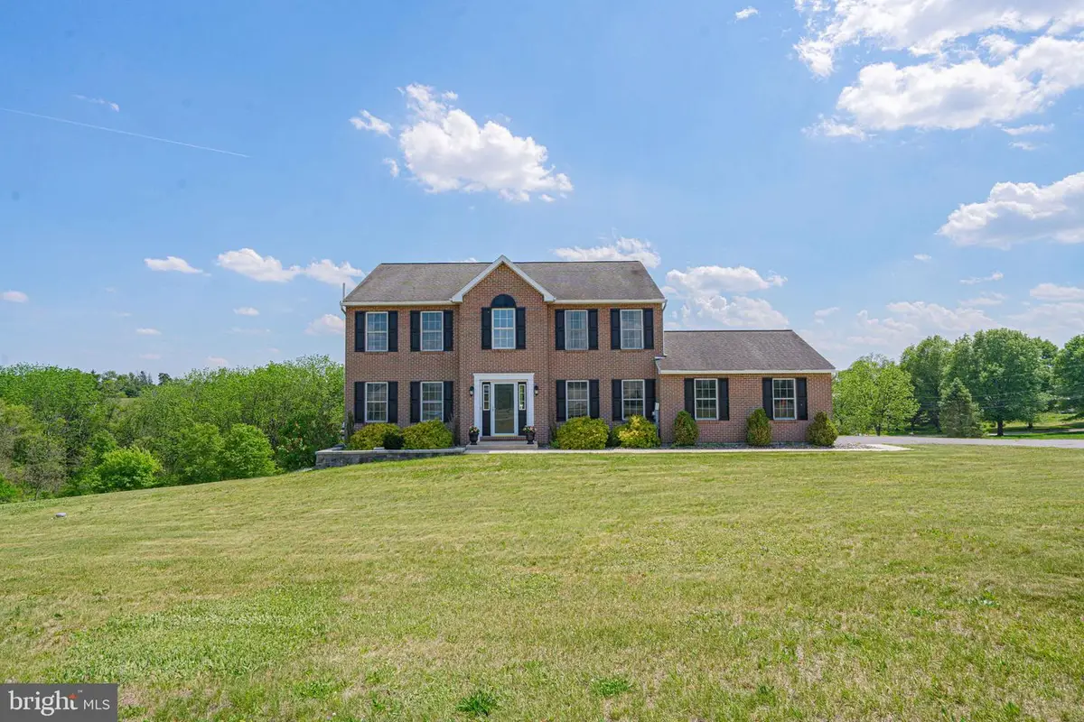 385 Farmington Rd, Breinigsville, PA 18031 - #1