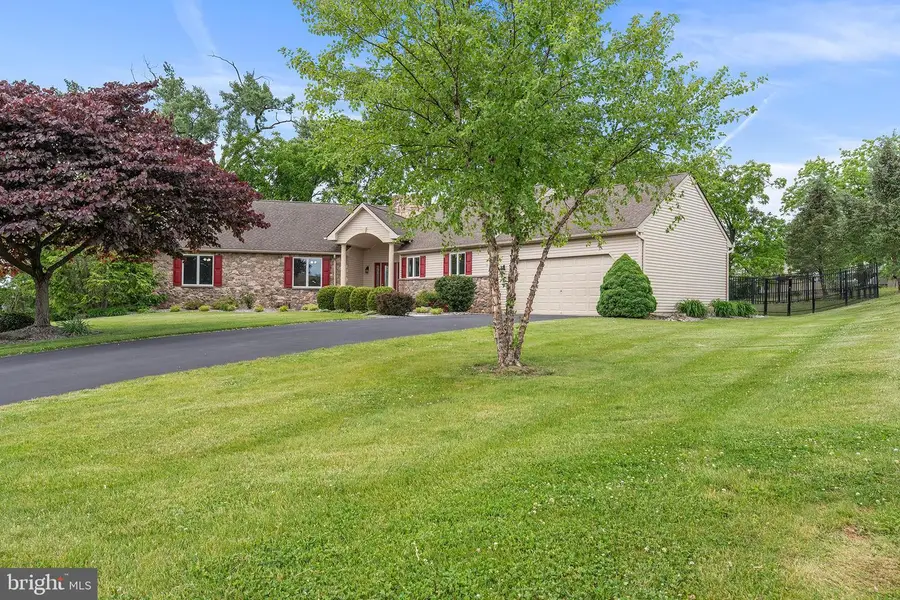 1223 Morning Star Dr, Wescosville, PA 18106 - #2