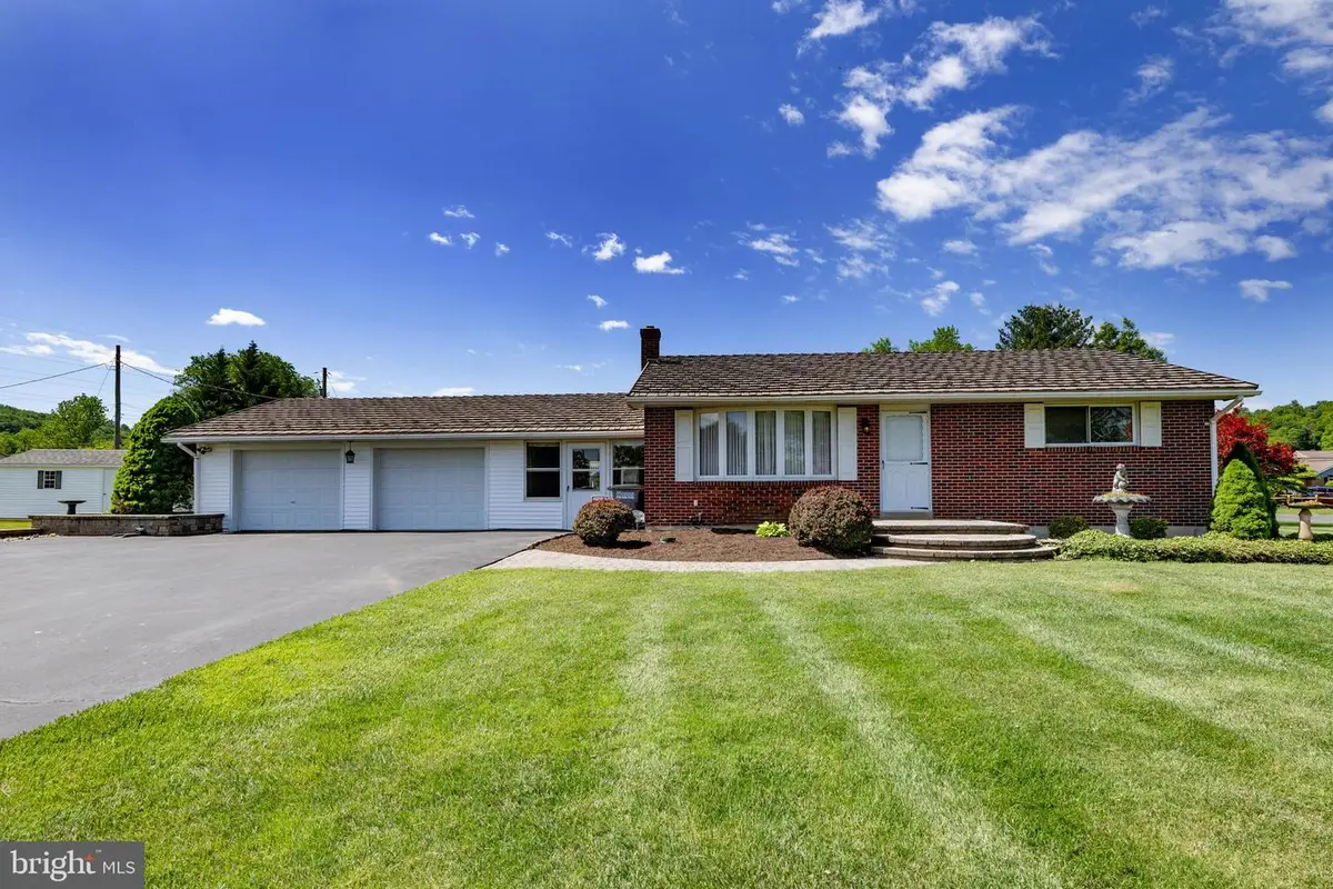 4420 N Sunset Dr, Coopersburg, PA 18036 - #1