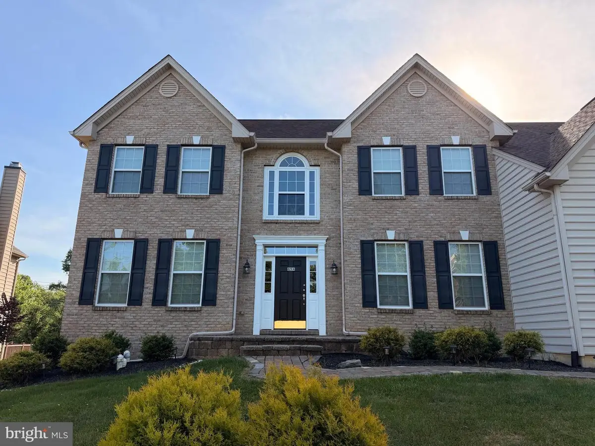 894 Yorkshire Dr, Breinigsville, PA 18031 - #1