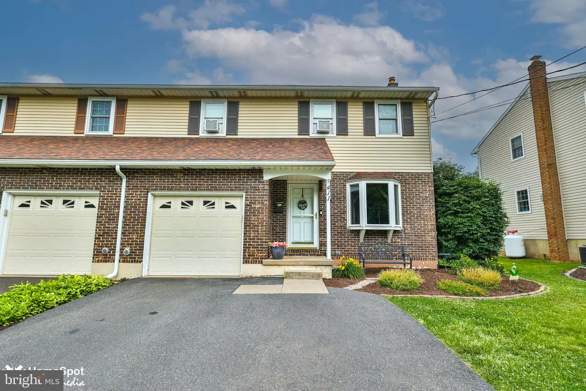 411 E Oxford St, Coopersburg, PA 18036 - #1