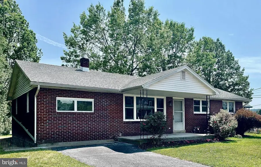 320 E Landis St, Coopersburg, PA 18036 - #2