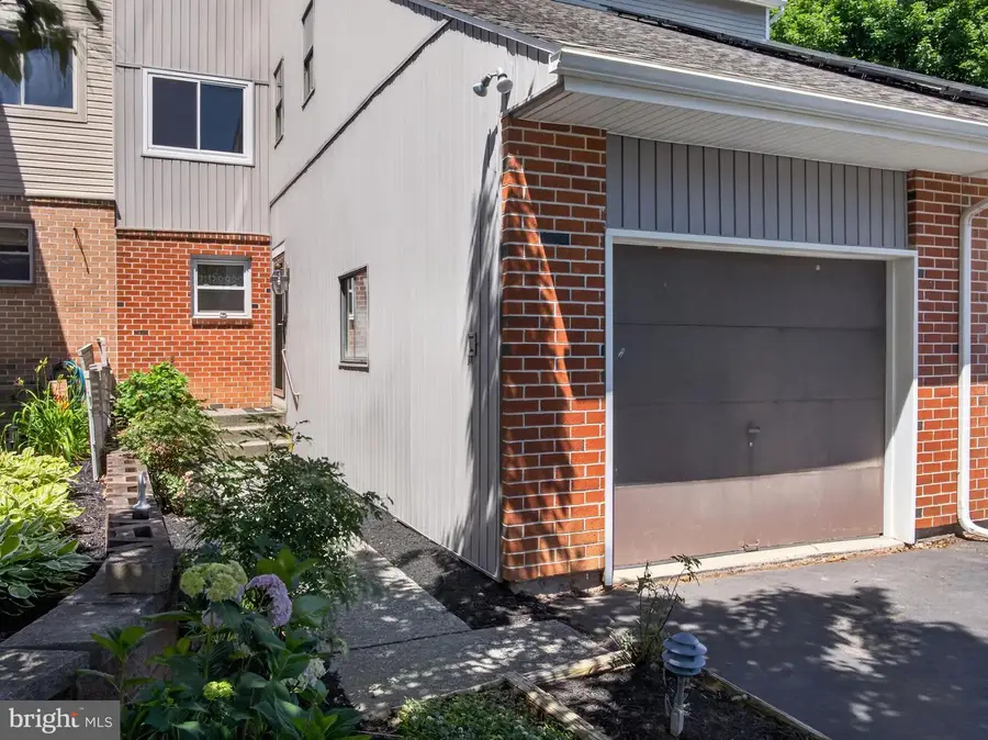 316 Parkside Dr, Macungie, PA 18062 - #2