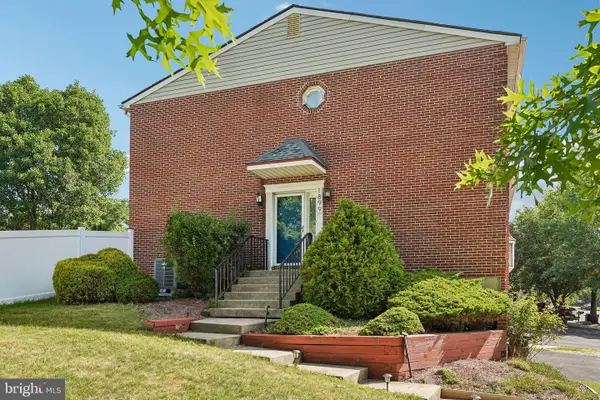 1899 Georgia Dr, WHITEHALL, PA 18052