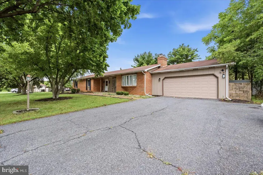 5429 Curtis Dr, Schnecksville, PA 18078 - #3