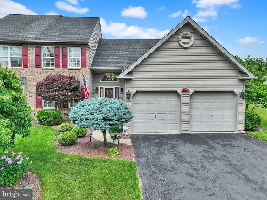 2184 Greenmeadow Dr, Macungie, PA 18062 - #2
