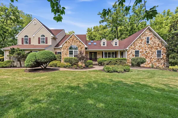 6470 Fawn Ln, CENTER, PA 18034