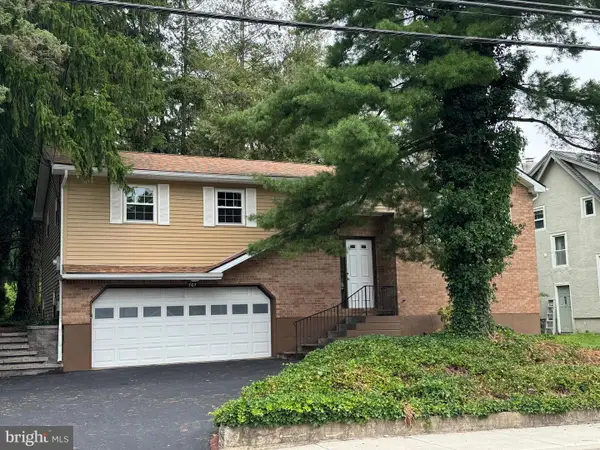 707 W State St, COOPERSBURG, PA 18036