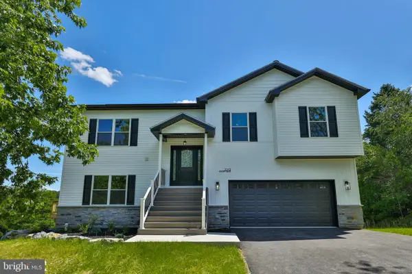 2212 Skyline Dr, SLATINGTON, PA 18080