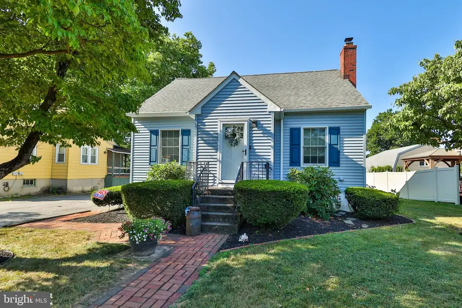 132 E Landis St, Coopersburg, PA 18036 - #2