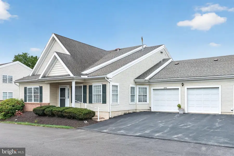 4690 Blue Grass Ln, Macungie, PA 18062 - #2