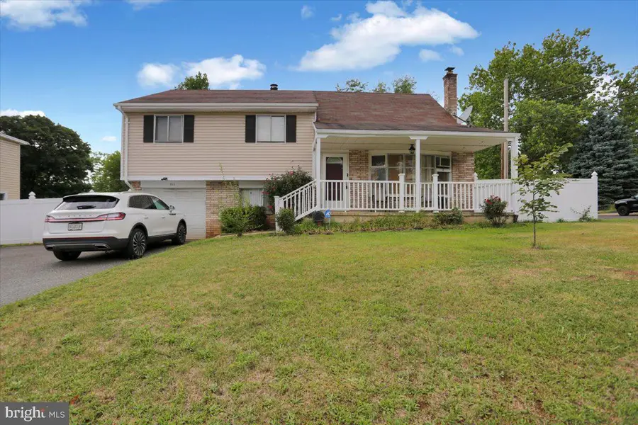 511 E Harrison St, Emmaus, PA 18049 - #2