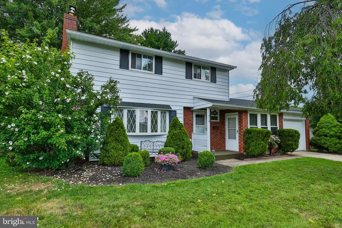 918 Bradford St, Bethlehem, PA 18018 - #1