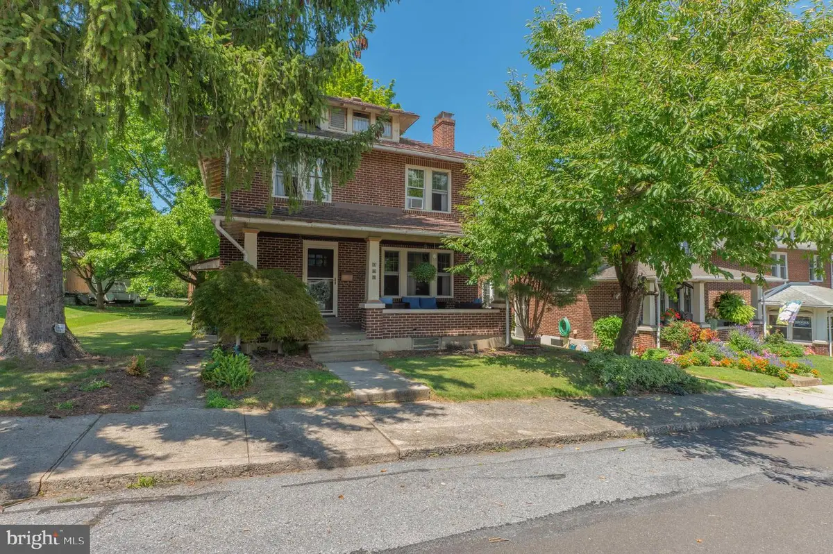 169 Elm St, Emmaus, PA 18049 - #1