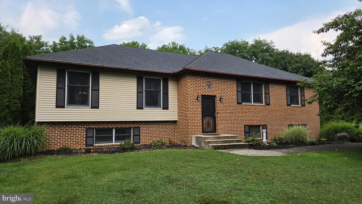 3733 Viewpoint Ct, Slatington, PA 18080 - #1